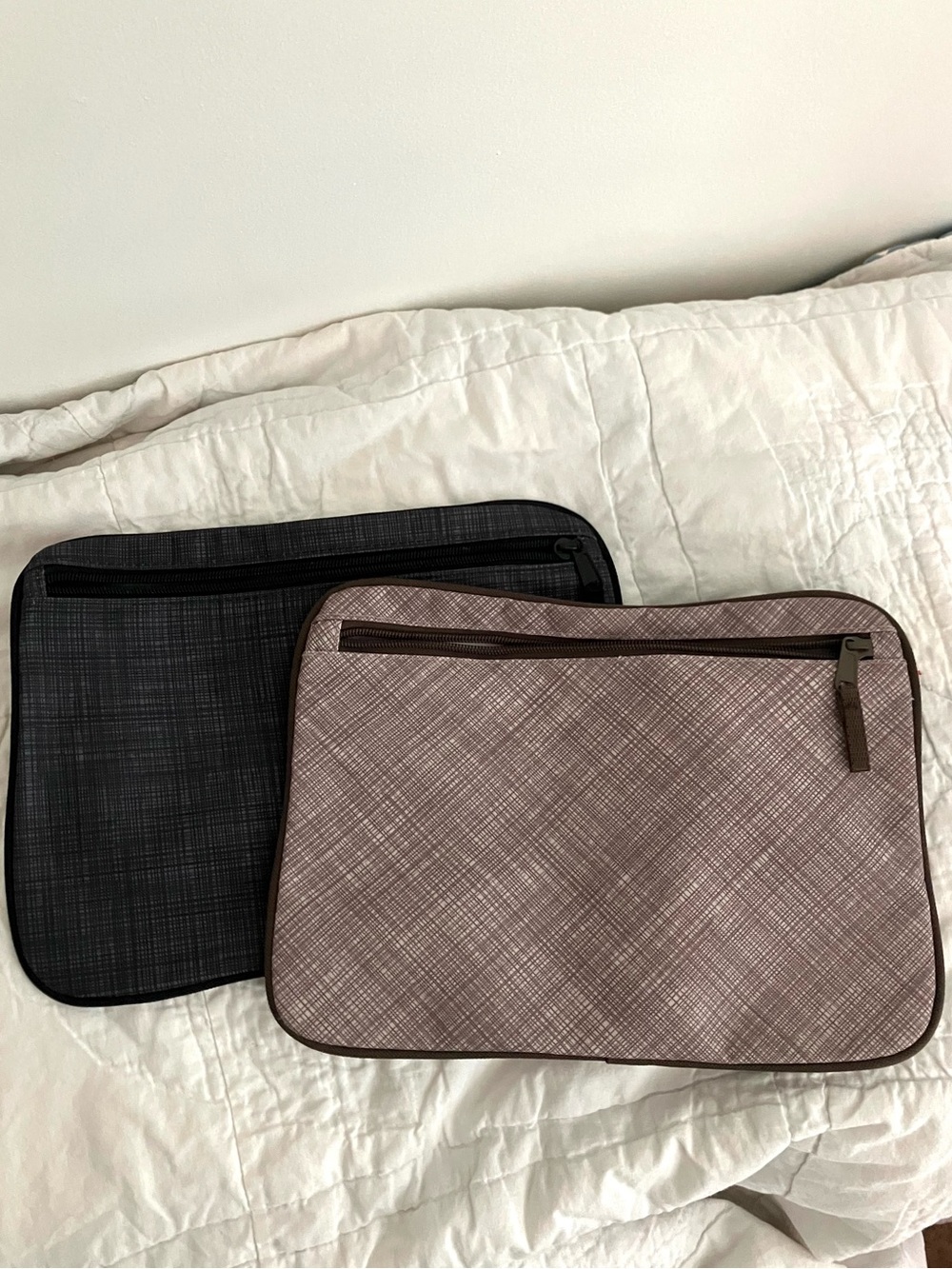 Thirty-one The Pocket-A-Tote in Taupe and Dark grey